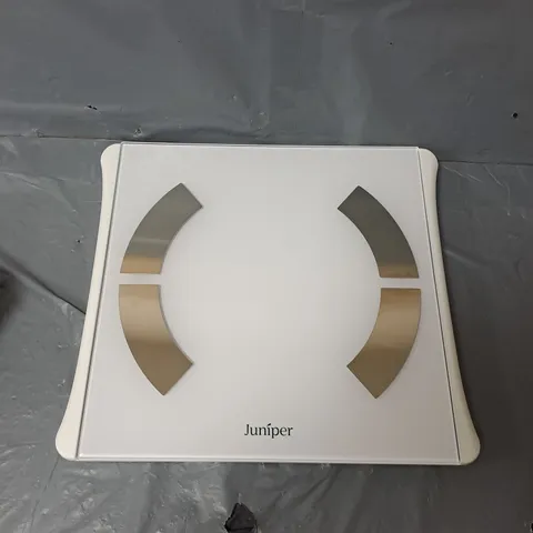 BOXED JUNIPER DIGITAL SCALE IN WHITE