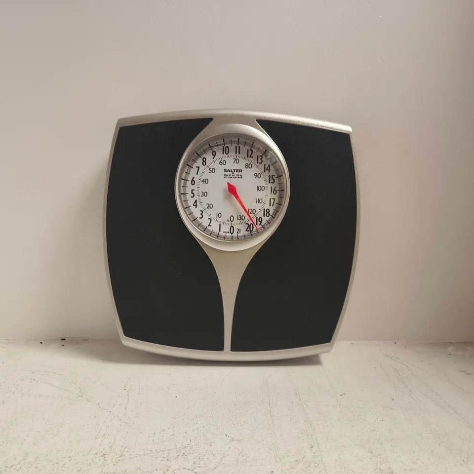 BOXED 1760 MECHANICAL SCALE