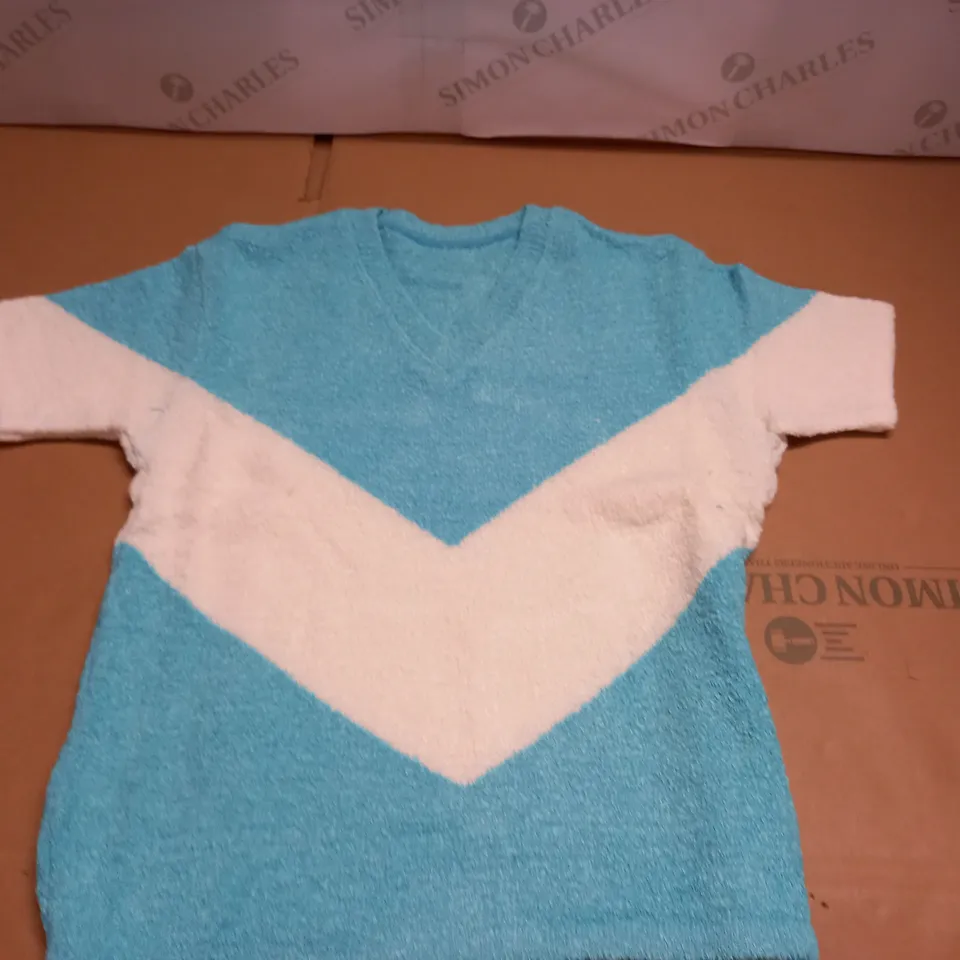 LOT OF APPROXIMATELY 70 AS NEW CHEVRON JUMPERS - SIZE UNSPECIFIED
