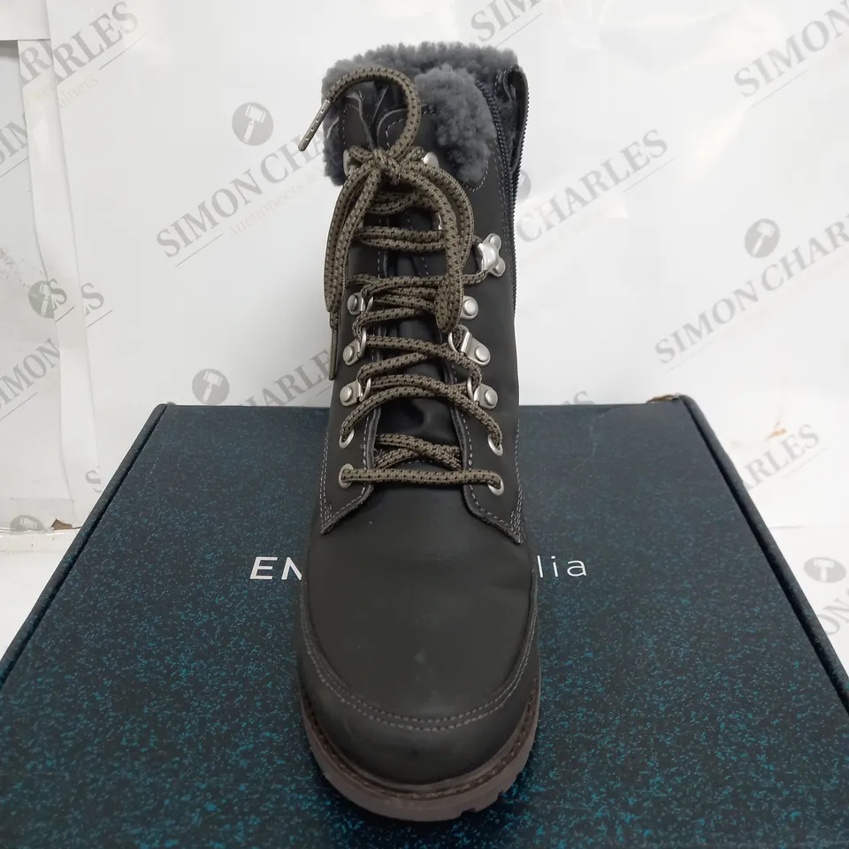 EMU AUSTRAILIA DARK GREY OKAB WATERPROOF BOOTS - SIZE 6
