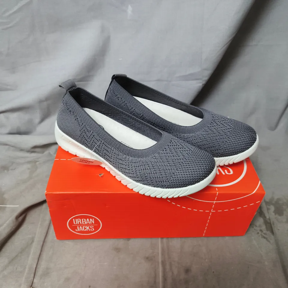 URBAN JACKS KIDS' KNIT SLIP-ON SHOES – GREY UK SIZE 4