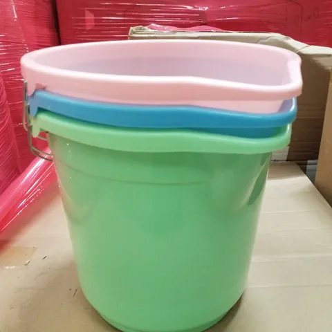 PALLET CONTAINING APPROXIMATELY 28 PLASTIC 14L BUILDER BUCKET SETS