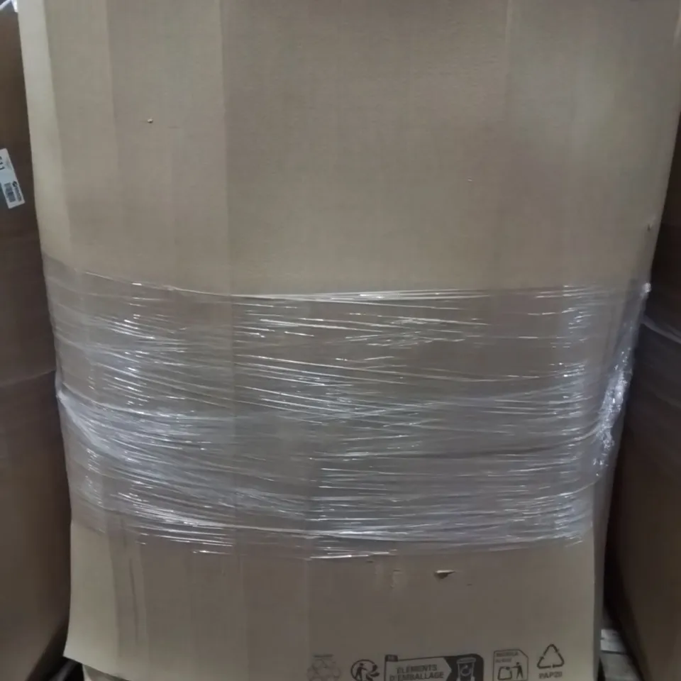 PALLET CONTAINING A LARGE QUANTITY OF PILLOWS