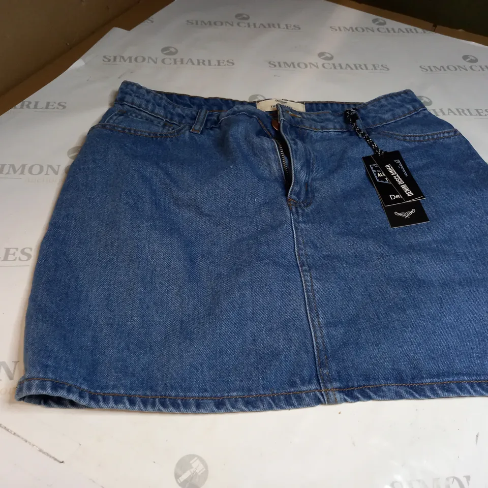 THREAD BARE BLUE DENIM SHORTS SIZE 12