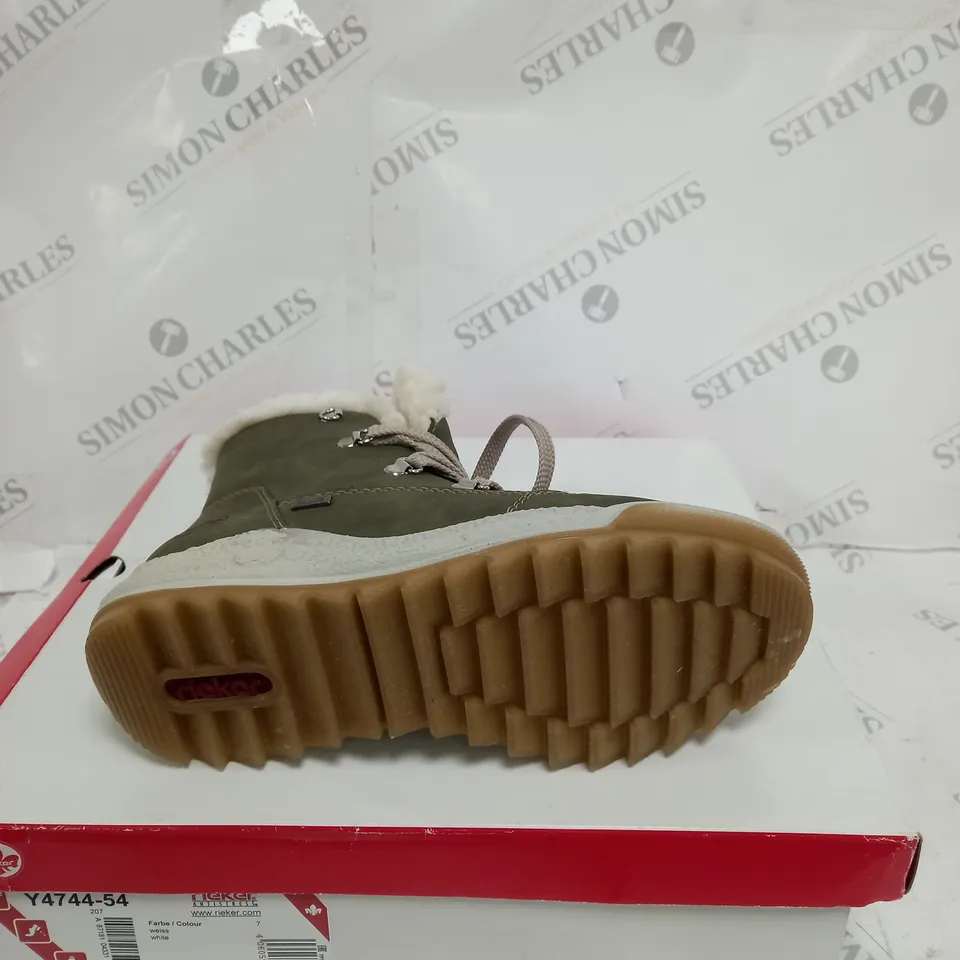 BOXED PAIR OF RIEKER ANTISTRESS WATER RESISTANT WARM HIKING BOOTS IN KHAKI - SIZE 5