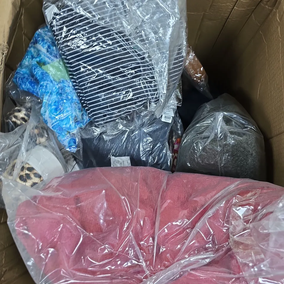 APPROXIMATELY 15 ASSORTED CLOTHING PRODUCTS TO INCLUDE BELTS, JUMPERS, SHOES ETC