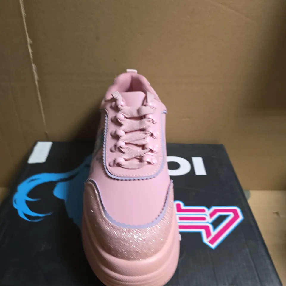 BOXED PAIR OF KOI X HATSUNE MIKU VIRTUAL DIVA MIKU CHUNKY TRAINERS - PINK, UK 8