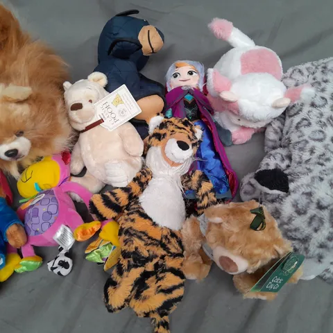 LOT OF 10 ASSORTED PLUSHIES TO INCLUDE CELTIC TOY CO AND DISNEY