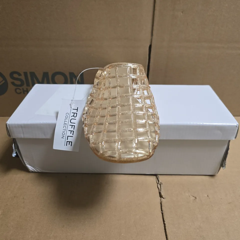 BOXED PAIR OF TRUFFLE COLLECTION DIYA WOMEN'S JELLY MULE SANDALS IN PEACH GLITTER SIZE 8