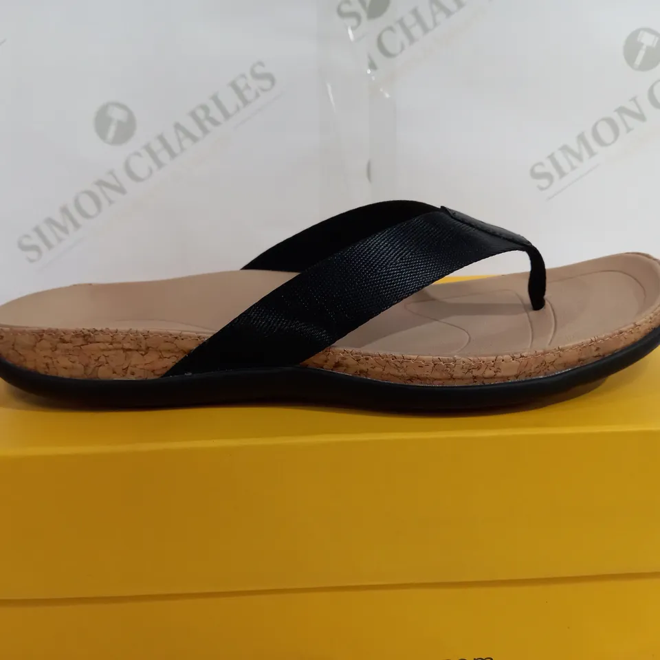 BOXED PAIR OF STRIVE BLACK PLATFORM SANDAL - SIZE 6