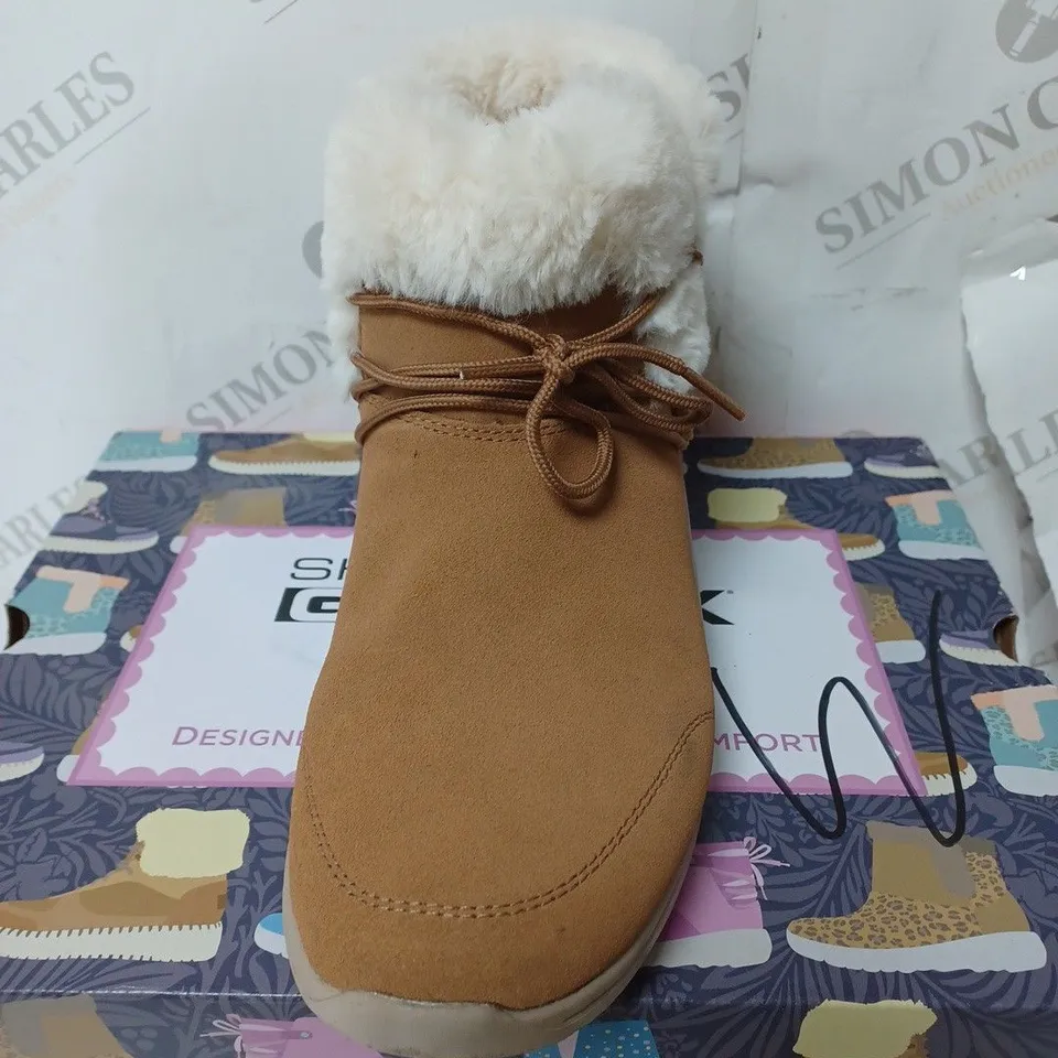 BOXED SKECHERS ON THE GO MIDTOWN COZY VIBES BOOTS, CHESTNUT - SIZE 6 