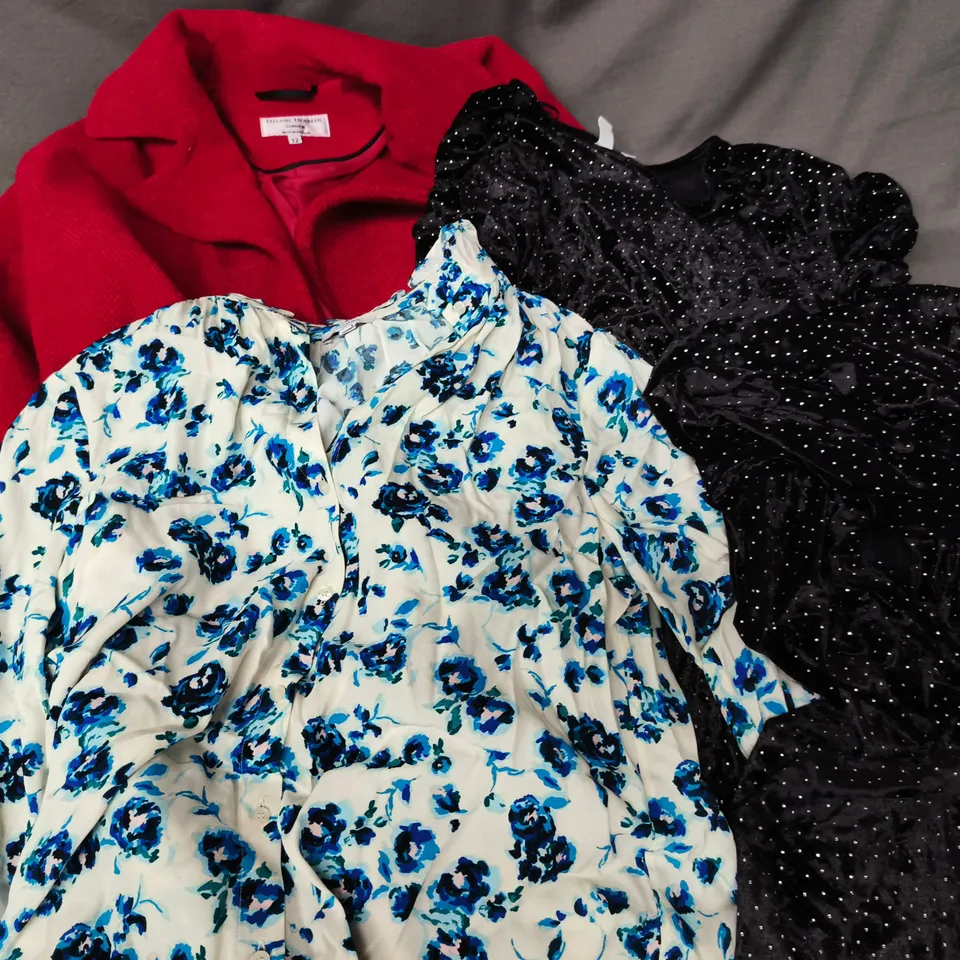 APPROXIMATELY 12 ASSORTED CLOTHING ITEMS IN VARIOUS SIZES, STYLES & COLOURS TO INCLUDE BRANDS SUCH AS YAS, HELENE BERMAN, HOBBS, ETC - COLLECTION ONLY