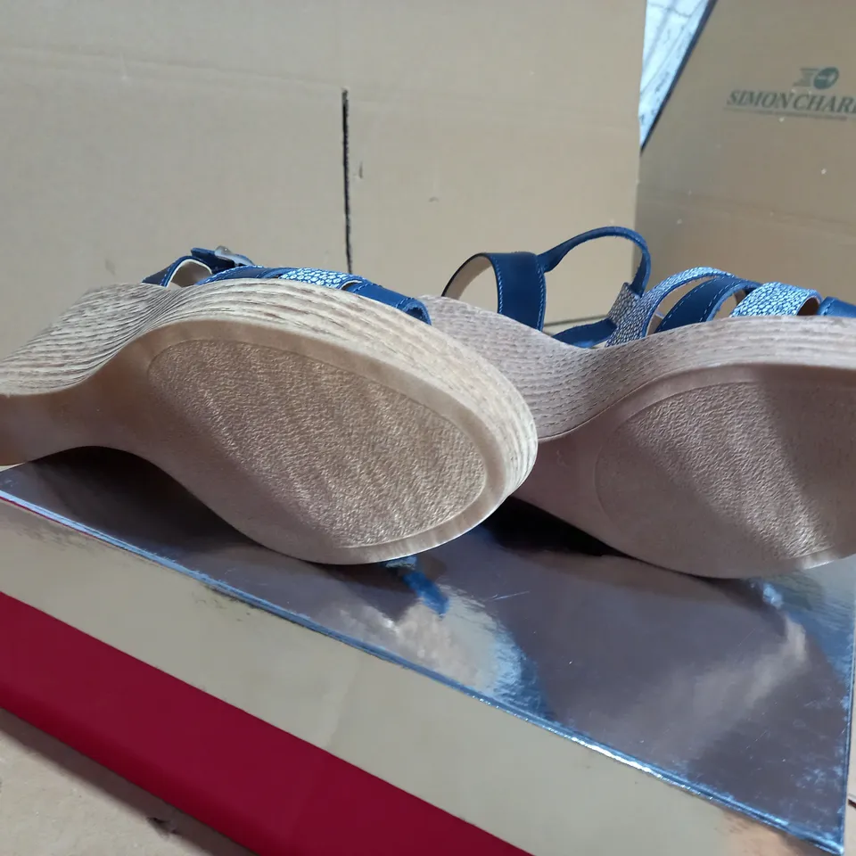 ADESSO WEDGE SANDAL IN NAVY BLUE/LIGHT BLUE/BROWN SIZE 6 