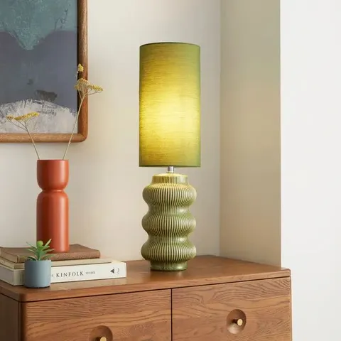 BOXED PIPPIN RIBBED CERAMIC TABLE LAMP