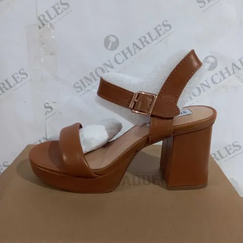 BOXED STEVEN MADDEN BALLERINAS HEELED SHOES, BRAUN - SIZE 5