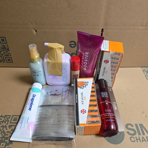 APPROXIMATELY 15 ASSORTED HEALTH & BEAUTY PRODUCTS TO INCLUDE SHOWER OIL, FYNE AND SHEA BUTTER