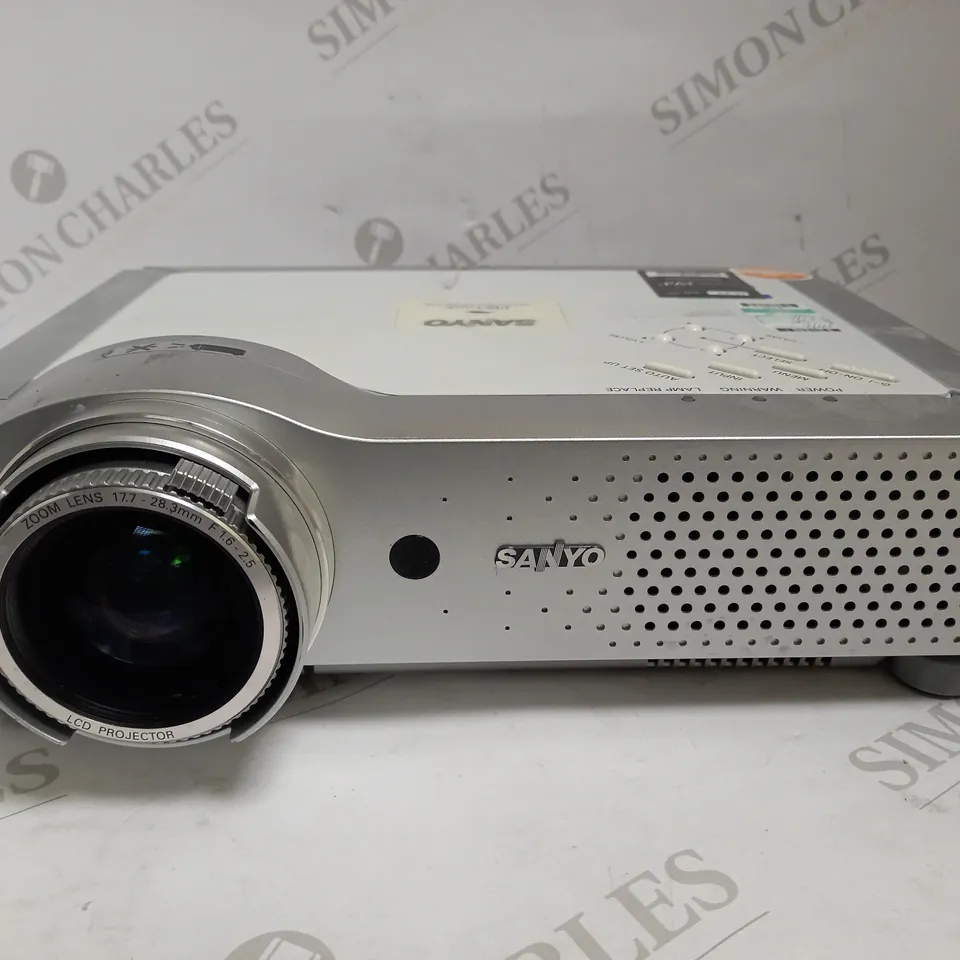 SANYO PLC-XU83 PROJECTOR