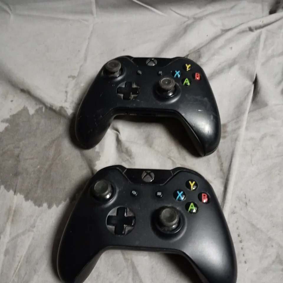 2 X MICROSOFT XBOX WIRELESS CONTROLLER – BLACK