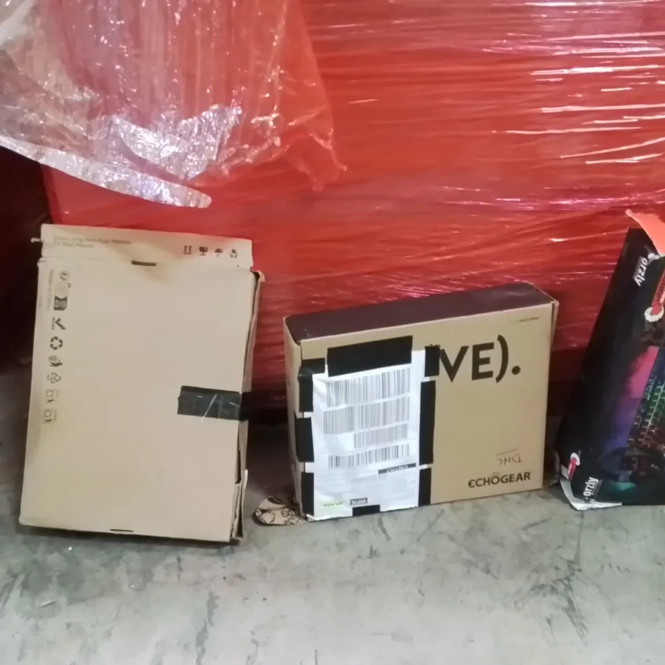 PALLET OF ASSORTED HOUSEHOLD GOODS AND PRODUCTS TO INCLUDE;KEYBOARD,TV WALL MOUNT,SPEAKER STANDS