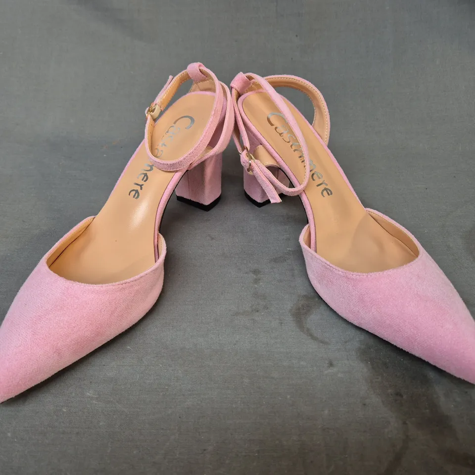 BOXED PAIR OF CASTAMERE POINTED TOE BLOCK HEEL SHOES IN PINK EU SIZE 40.5