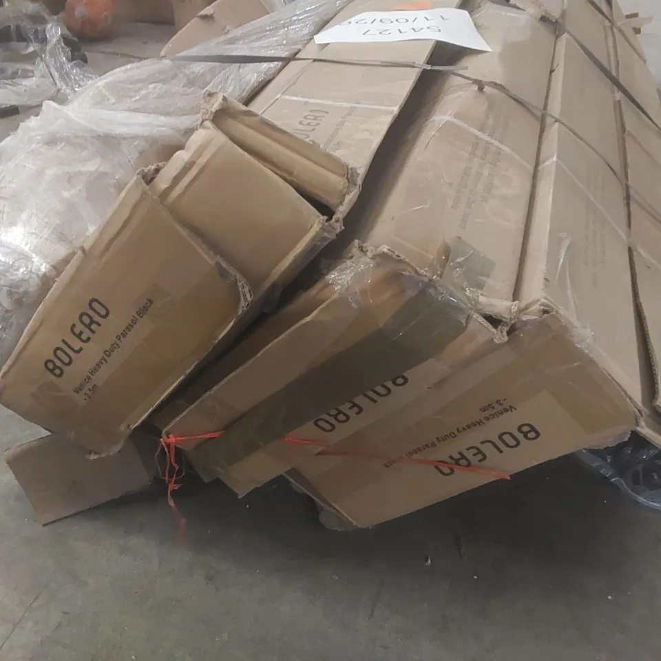 PALLET CONTAINING A LARGE QUANTITY OF BOXED BOLERO VENICE HEAVY DUTY PARASOLS
