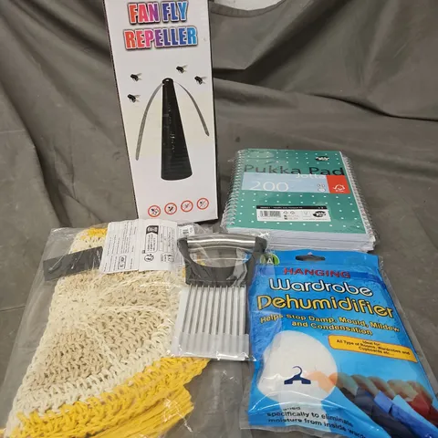 APPROXIMATELY 15 ASSORTED HOUSEHOLD ITEMS TO INCLUDE FAN FLY REPELLER, PUKA PAD, WARDROBE DEHUMIDIFIER ETC