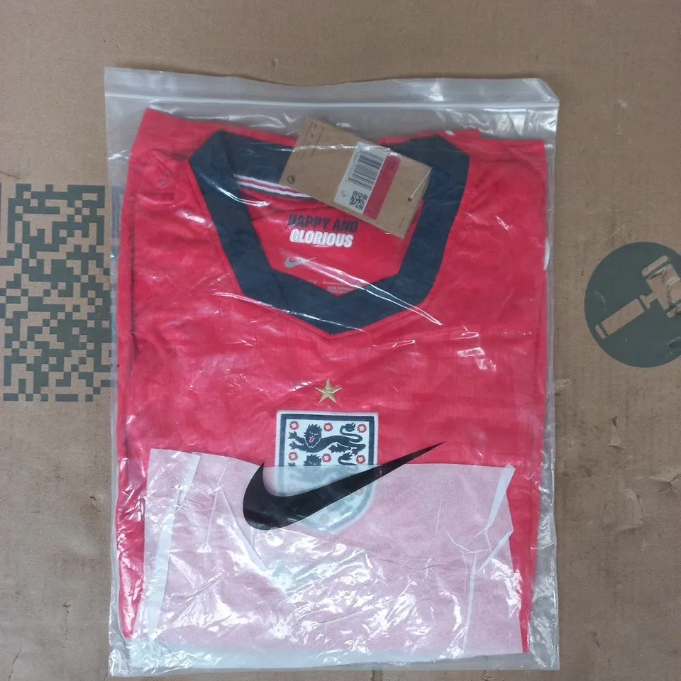 BAGGED NIKE ENGLAND AWAY FOOTBALL JERSEY IN RED SIZE LARGE