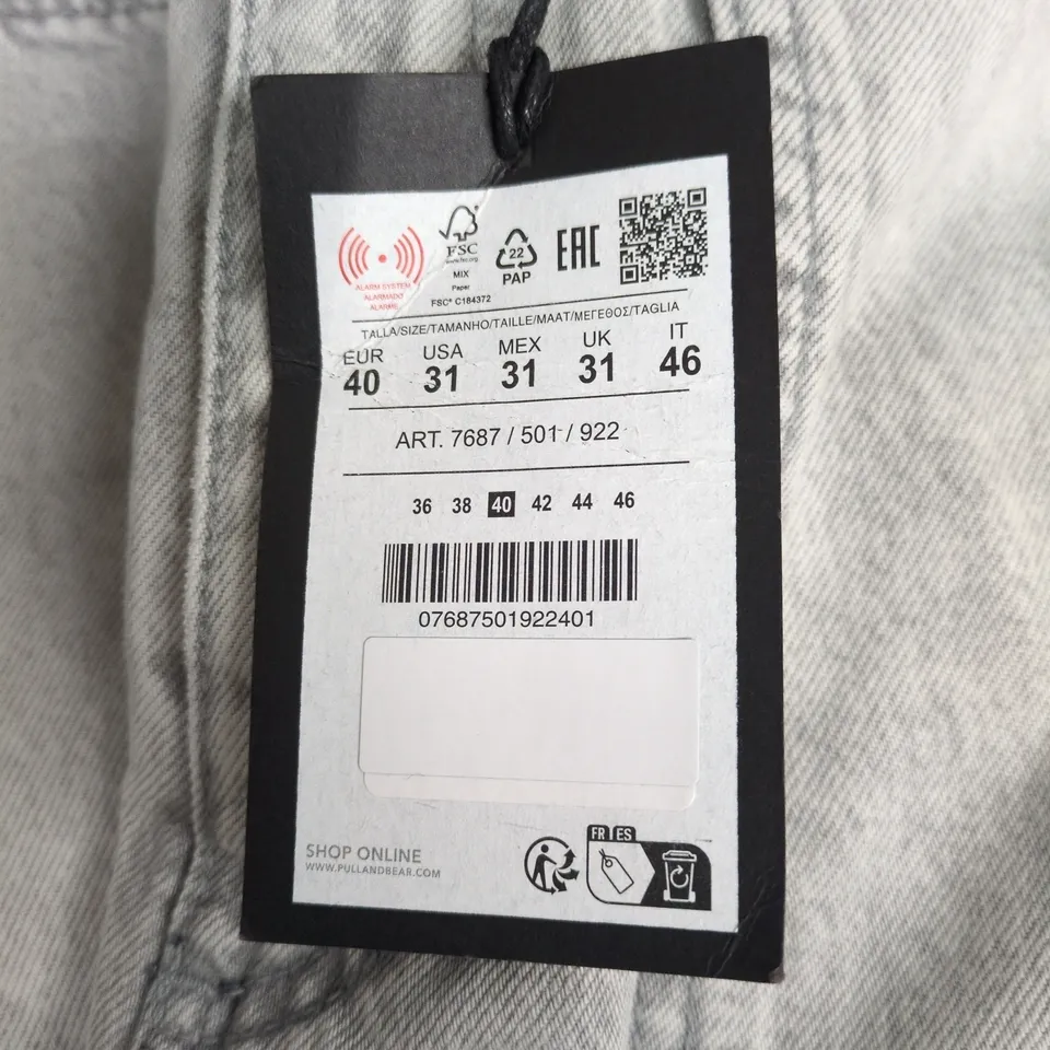 PULL&BEAR LIGHT WASH DENIM JEANS - MEN'S, UK 31 (EU 40 / US 31)