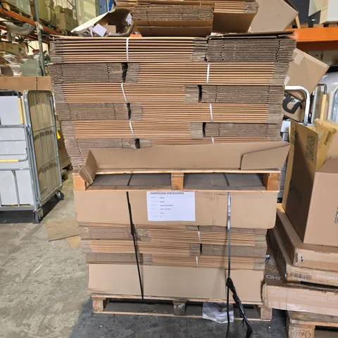 2 X PALLETS CONTAINING APPROXIMATELY 400 FOLDABLE CARDBOARD BOXES - 330CM X 70 X 640
