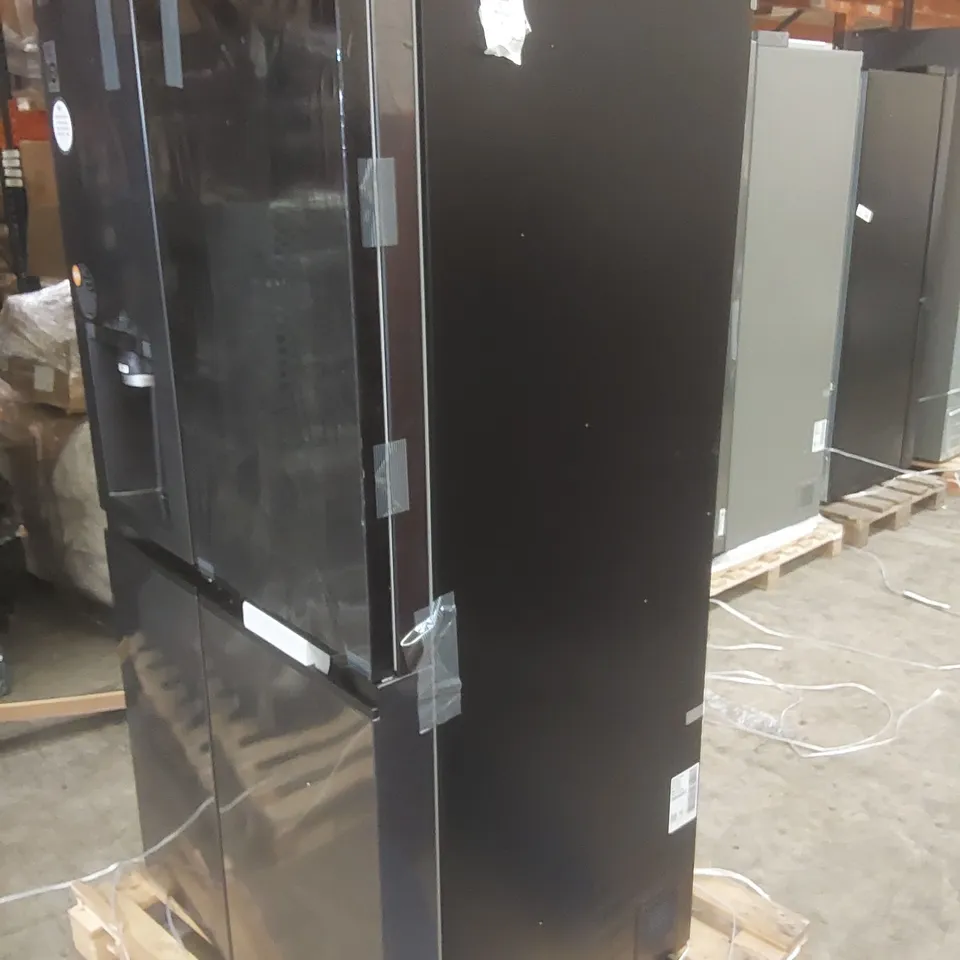 LG INSTAVIEW GSXE91EVAD AMERICAN-STYLE SMART FRIDGE FREEZER - BLACK STEEL