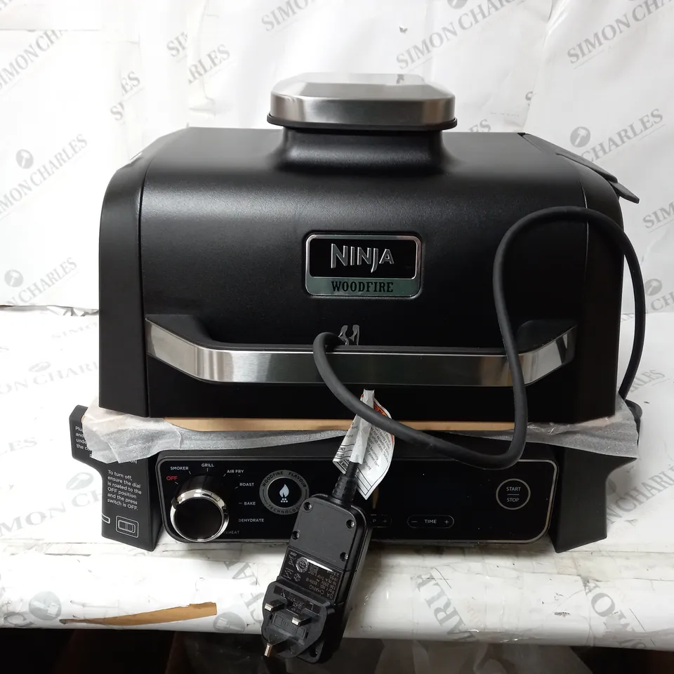 BOXED NINJA WOODFIRE ELECTRIC BBQ GRILL & SMOKER OG701UKQ