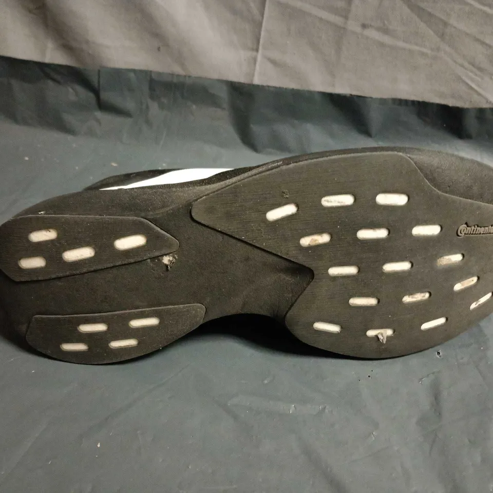 UNBOXED PAIR OF ADIDAS ADIZERO RUNNING SHOES –UK SIZE 8