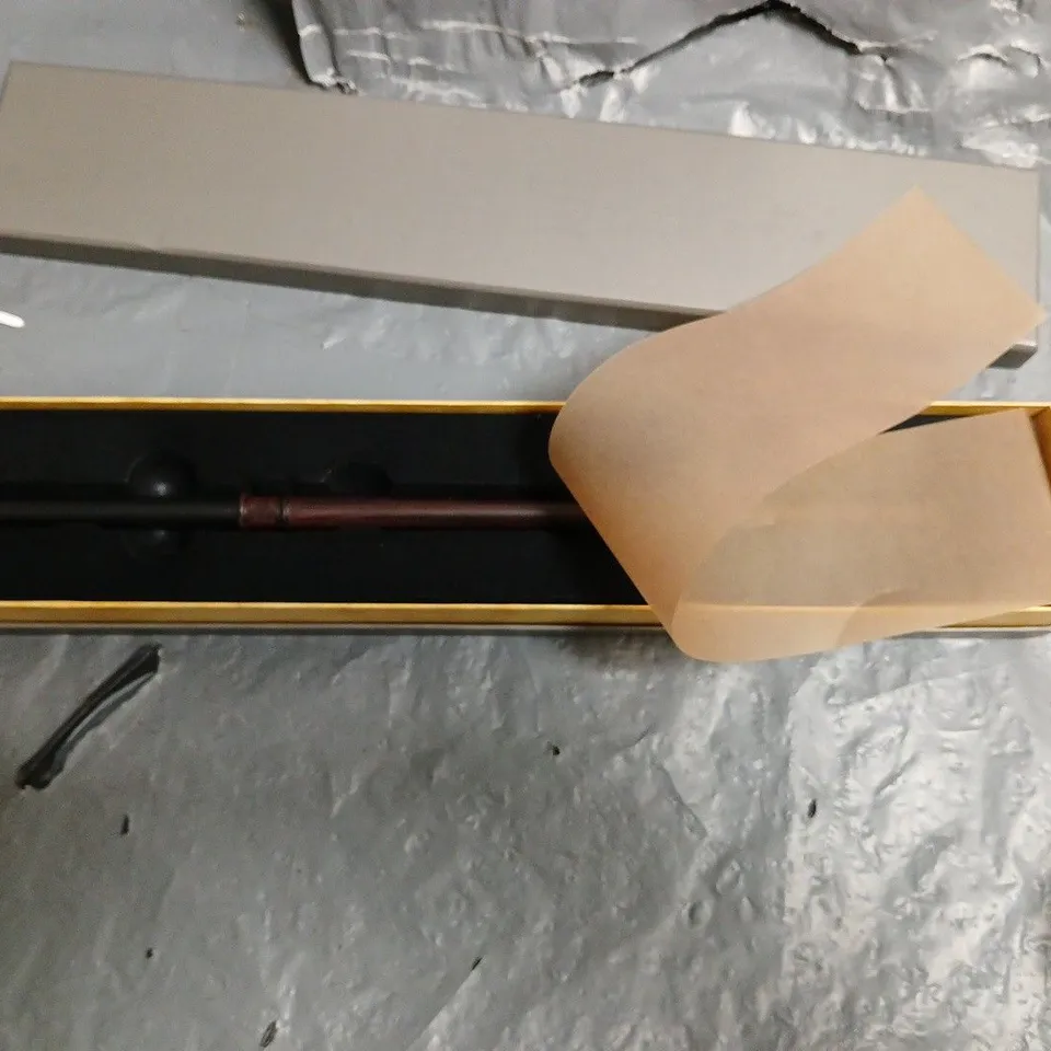 BOXED HARRY POTTER THEMED WAND