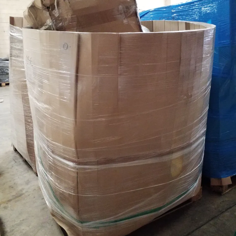 PALLET CONTAINING ASSORTED GARDEN HOSES