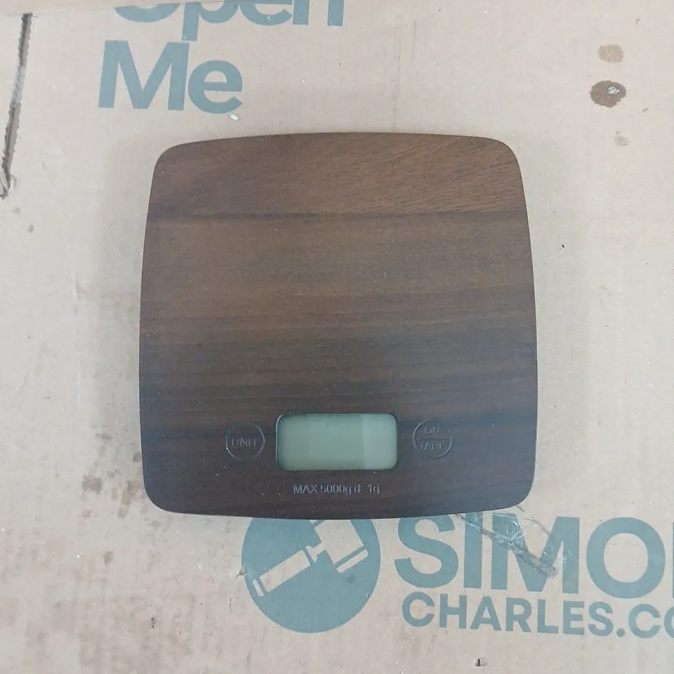 ZARAHOME DIGITAL KITCHEN SCALE WITH WOOD FINISH – MAX 5000G/1G