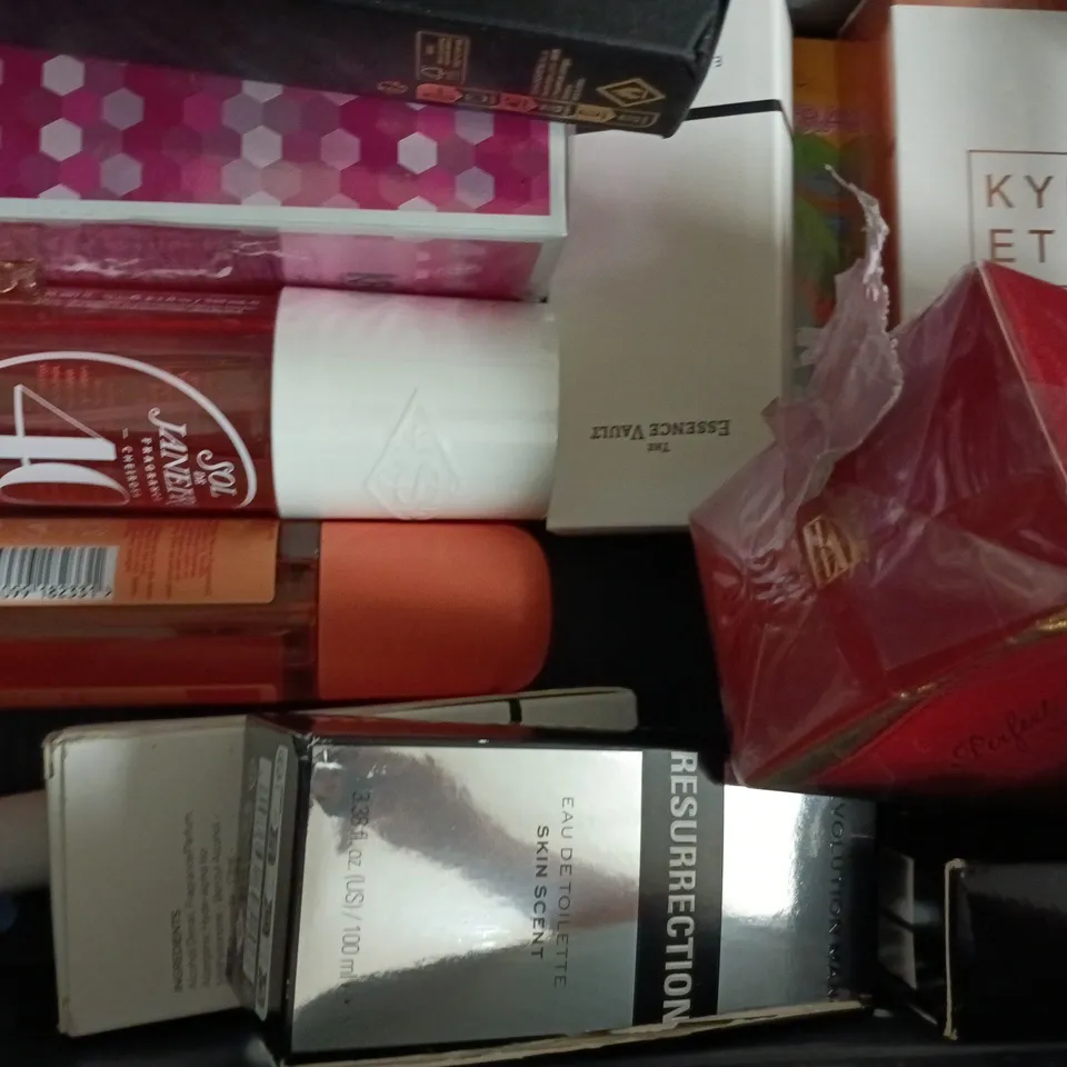 APPROXIMATELY 10 ASSORTED COSMETIC ITEMS TO INCLUDE MADONNA, THE ESSENCE VAULT, ETC - COLLECTION ONLY