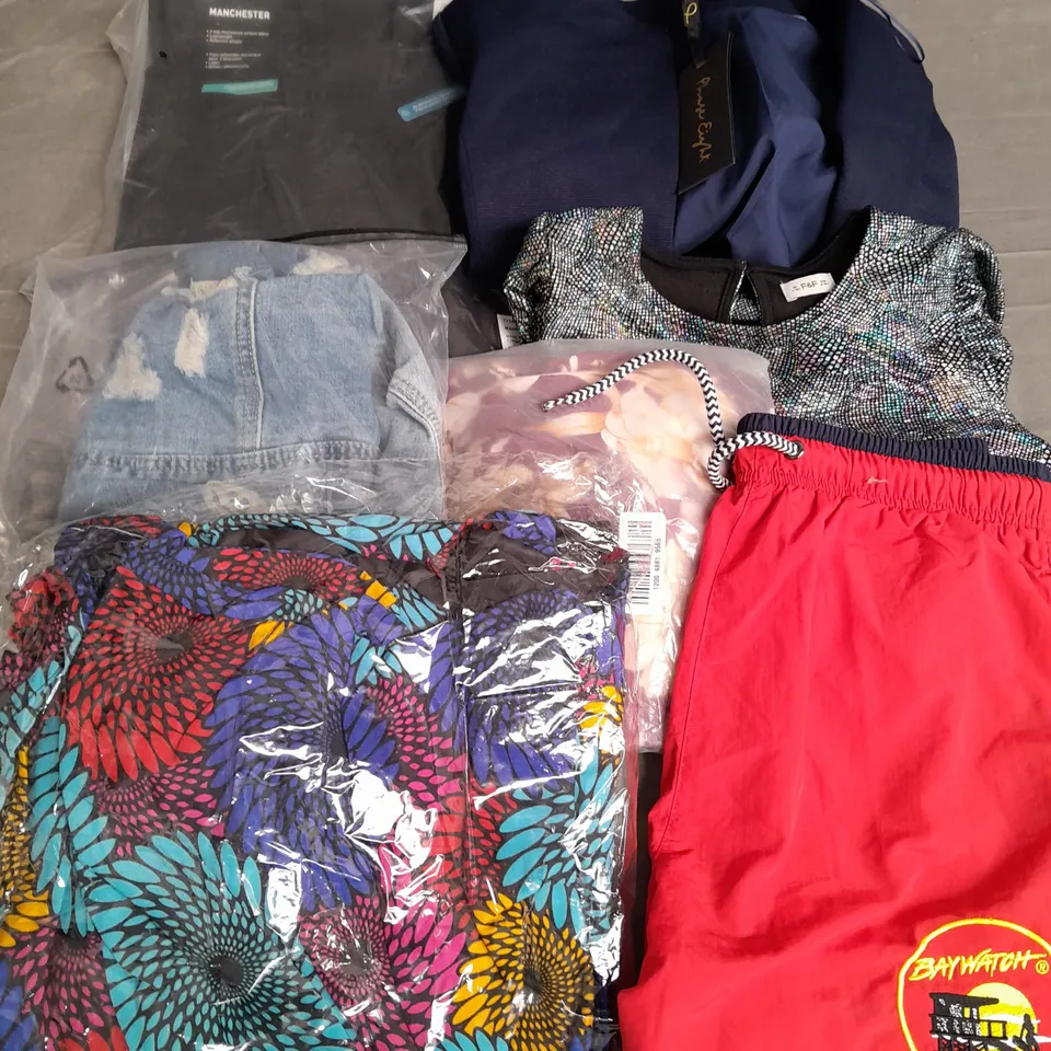 BOX OF APPROXIMATELY 25 ASSORTED CLOTHING ITEMS TO INCLUDE - TOPS, JACKET, SHORTS ETC