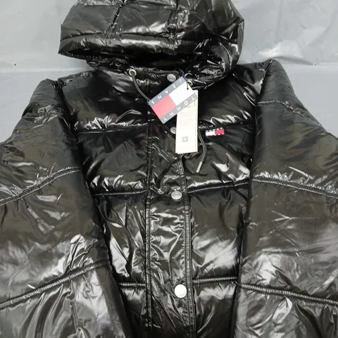 TOMMY JEANS SHINY HOODED PUFFER JACKET - BLACK - SIZE M