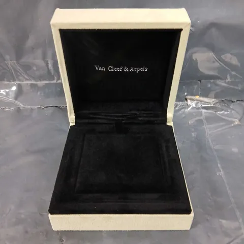 APPROXIMATELY 15 EMPTY VAN CLEEF & ARPLES GIFT BOXES 