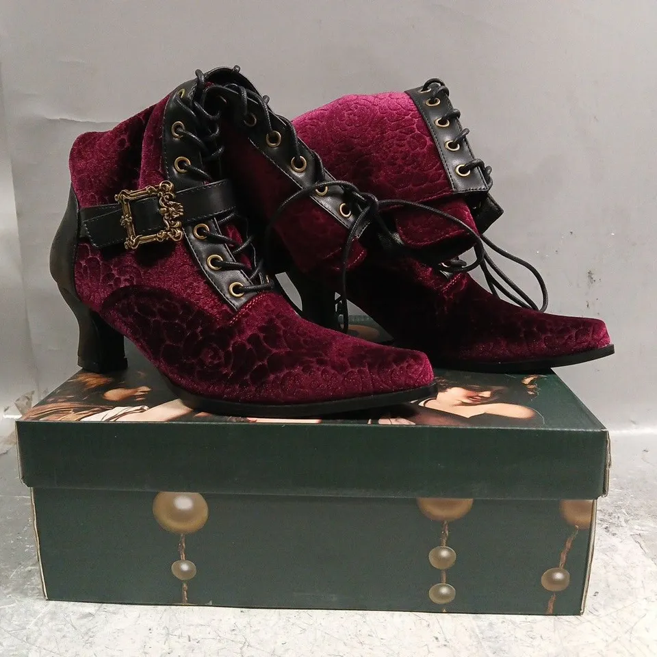 BOXED PAIR OF KOI TIMELESS TRUTHS ORNATE VICTORIAN BOOTS IN BURGUNDY SIZE UK 3