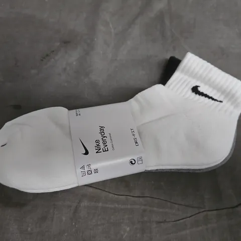 NIKE EVERYDAY WHITE ANKLE SOCK - X3 - SIZE 8/11