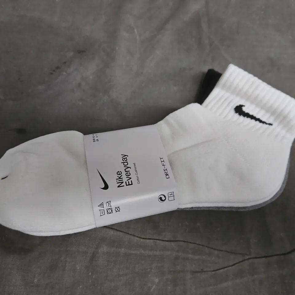 NIKE EVERYDAY WHITE ANKLE SOCK - X3 - SIZE 8/11
