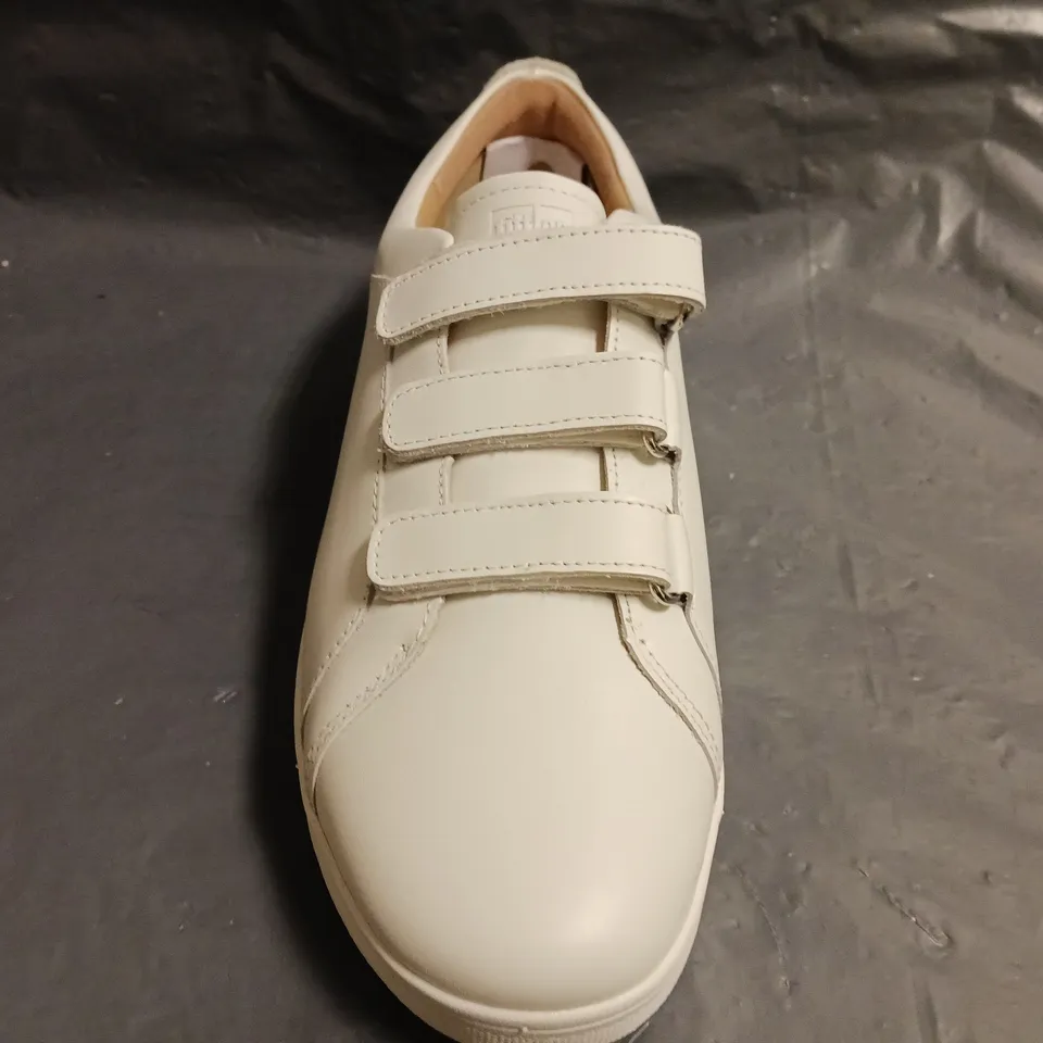 BOXED PAIR OF FITFLOP SNEAKERS IN WHITE SIZE UK 6