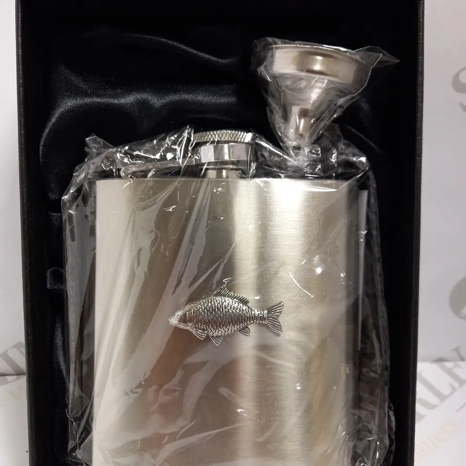 SILVER EFFECT HIP FLASK WITH FISH DETAIL