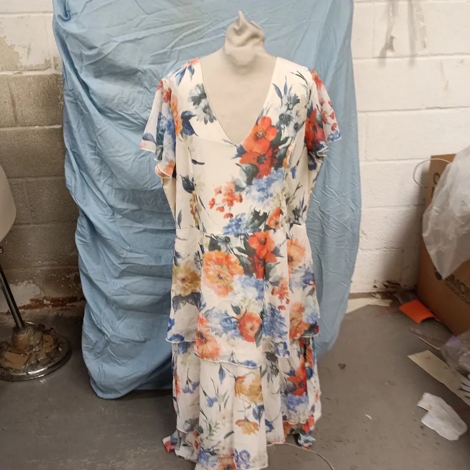FLORAL MAXI DRESS, WHITE BASE WITH ORANGE/BLUE FLOWERS – UK 20 (EU 48)