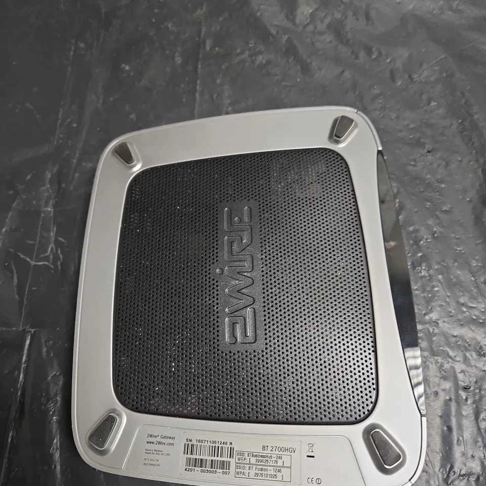 BT BUSINESS HUB ROUTER, MODEL 2700HGV (BT 2700HGV) – INCLUDES MANUAL