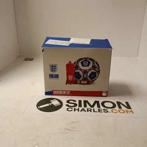 England Official Merchandise Signature Gift Set – Football & Bottle (Boxed)