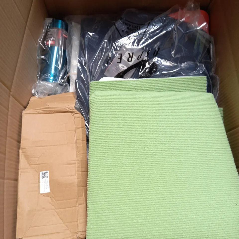 BOX OF APROXIMATELY 12 ASSORTED HOUSEHOLD ITEMS TO INCLUDE BLANKETS , LAMINATING POUCHES , WAIST DISCS 