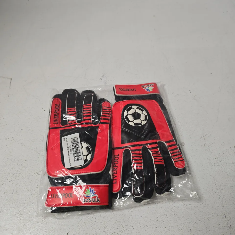 LIVERPOOL KIDS GOALKEEPER GLOVES – RED/BLACK, PACKAGED