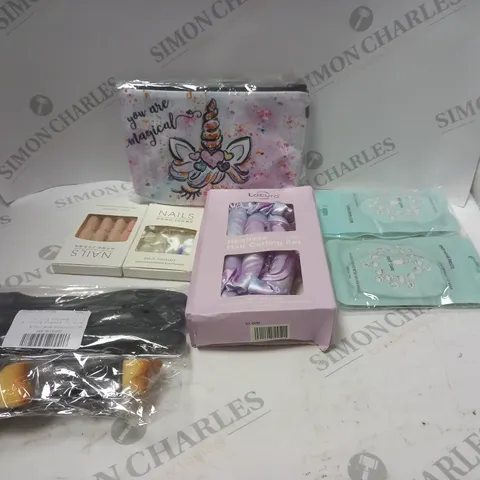 LOT OF ASSORTED COSMETIC ITEMS TO INCLUDE MAKEUP BAGS, FALSE NAILS AND MAKEUP BRUSHES